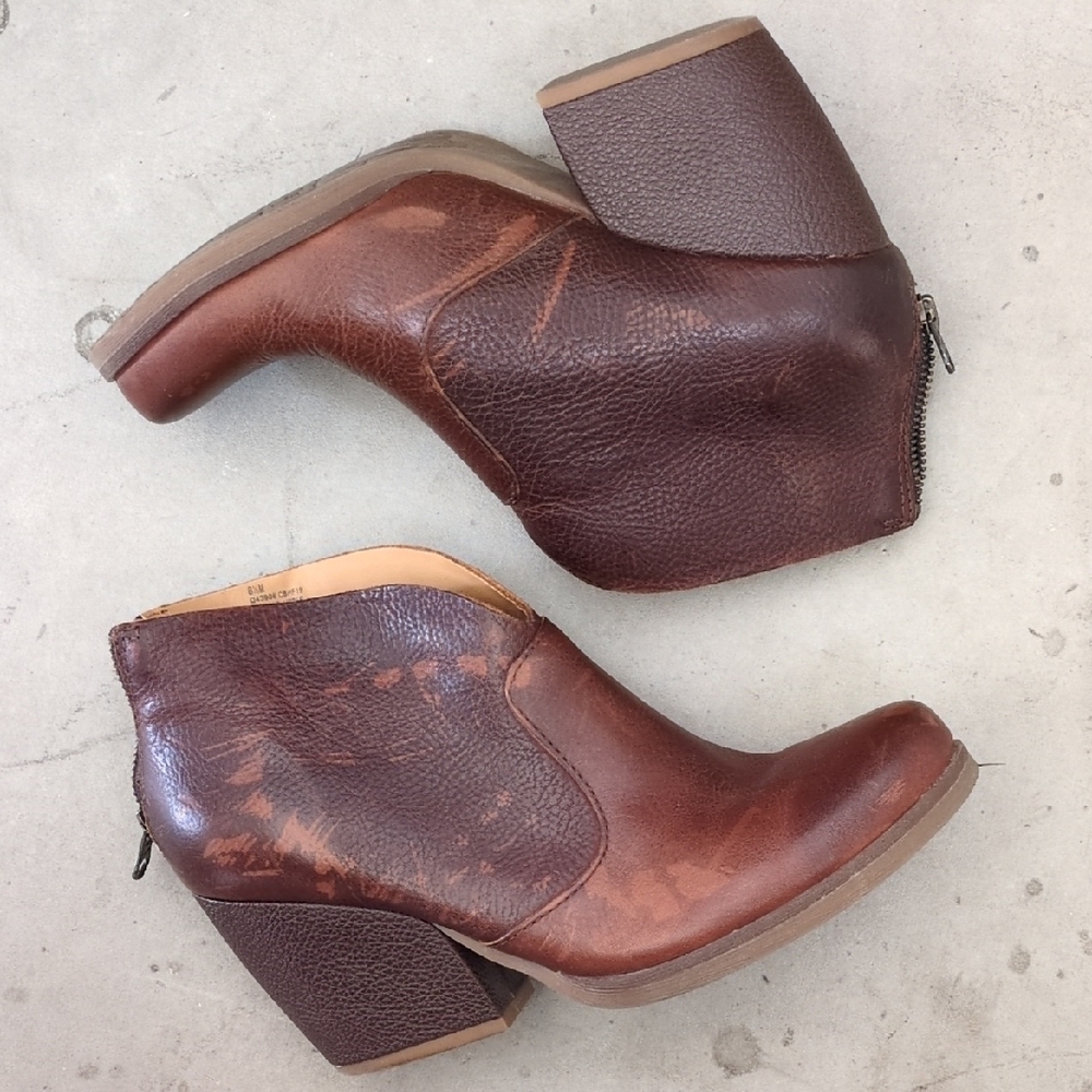 Korks Women's Brown Leather Western Heeled Booties Size 8.5